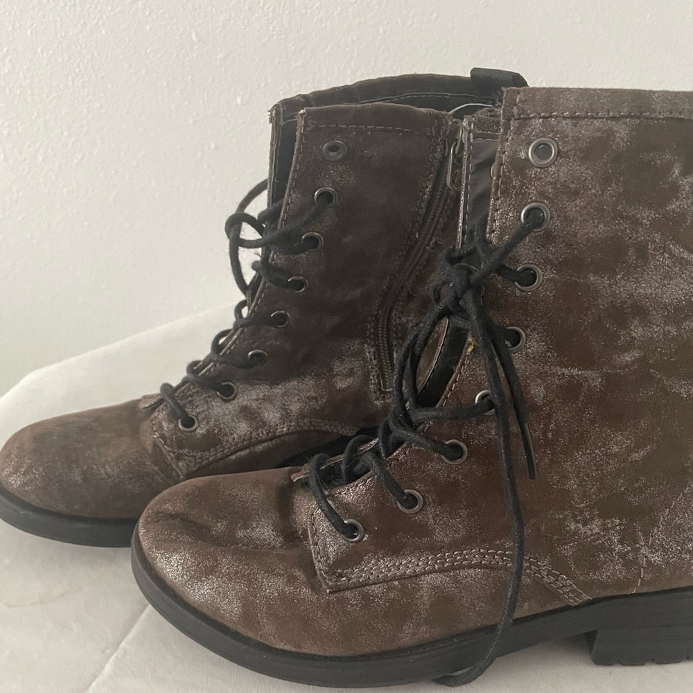 Women’s Size 9M Boots